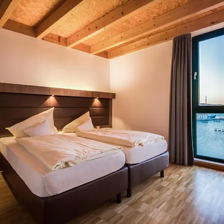 Lagovida Hafenhaus A Am Stoermthaler * Grosspoesna